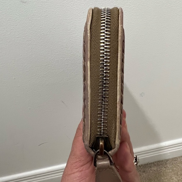 Authentic Bottega Venetta zippy wallet - Picture 3 of 16